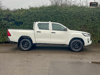 Used Toyota Hilux 2024 for sale - 77207001: Photo