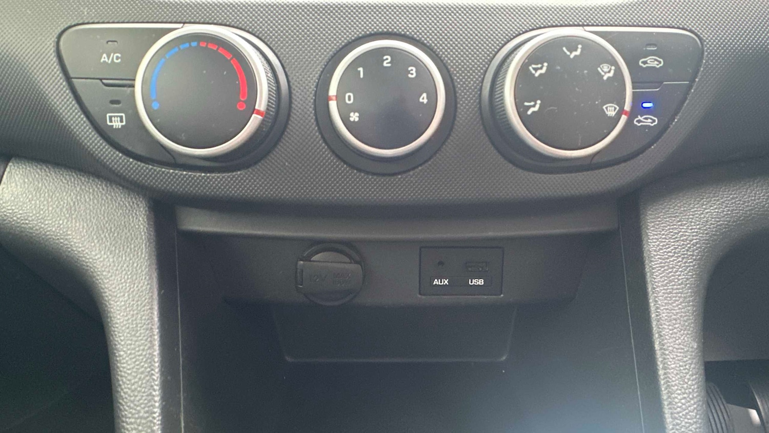 Used Hyundai i10 2018 for sale - 76401455: Photo 15