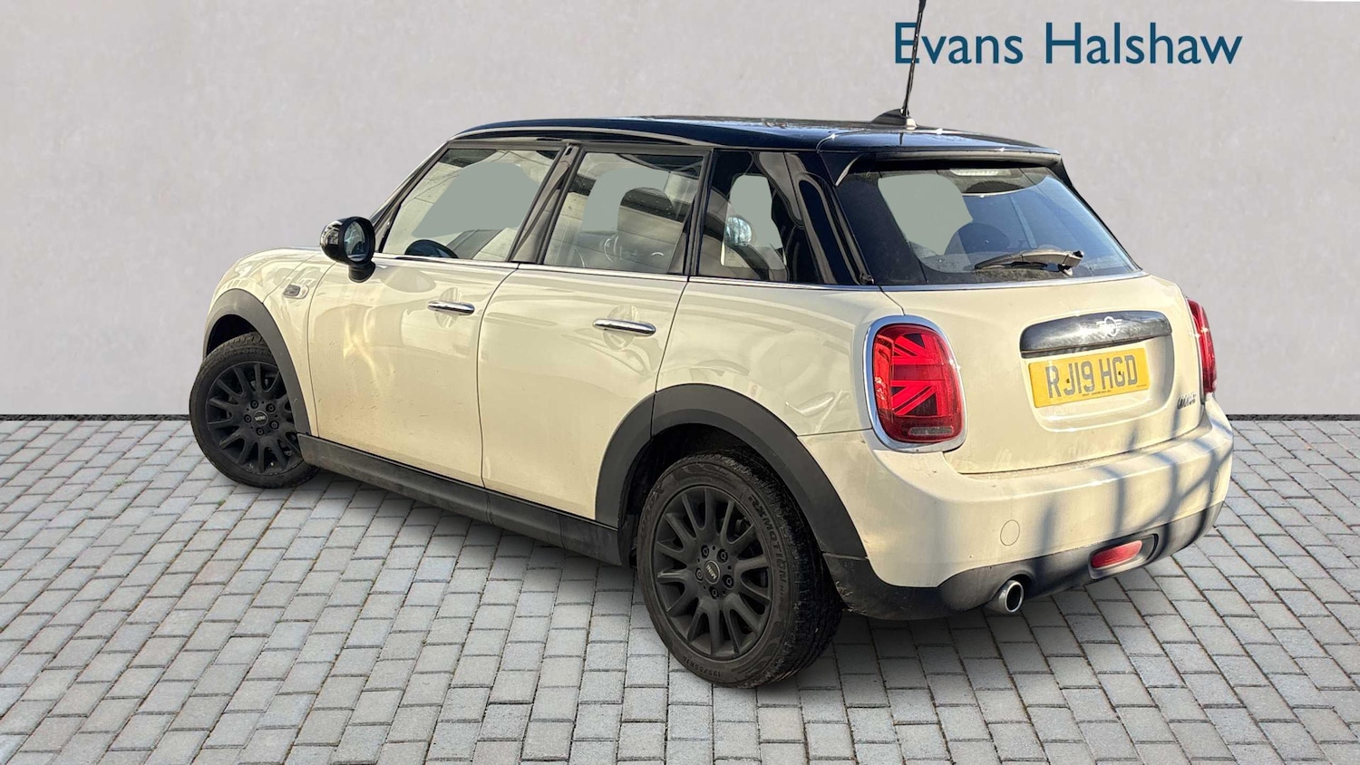 Used MINI Hatch 2019 for sale - 76661964: Photo 2