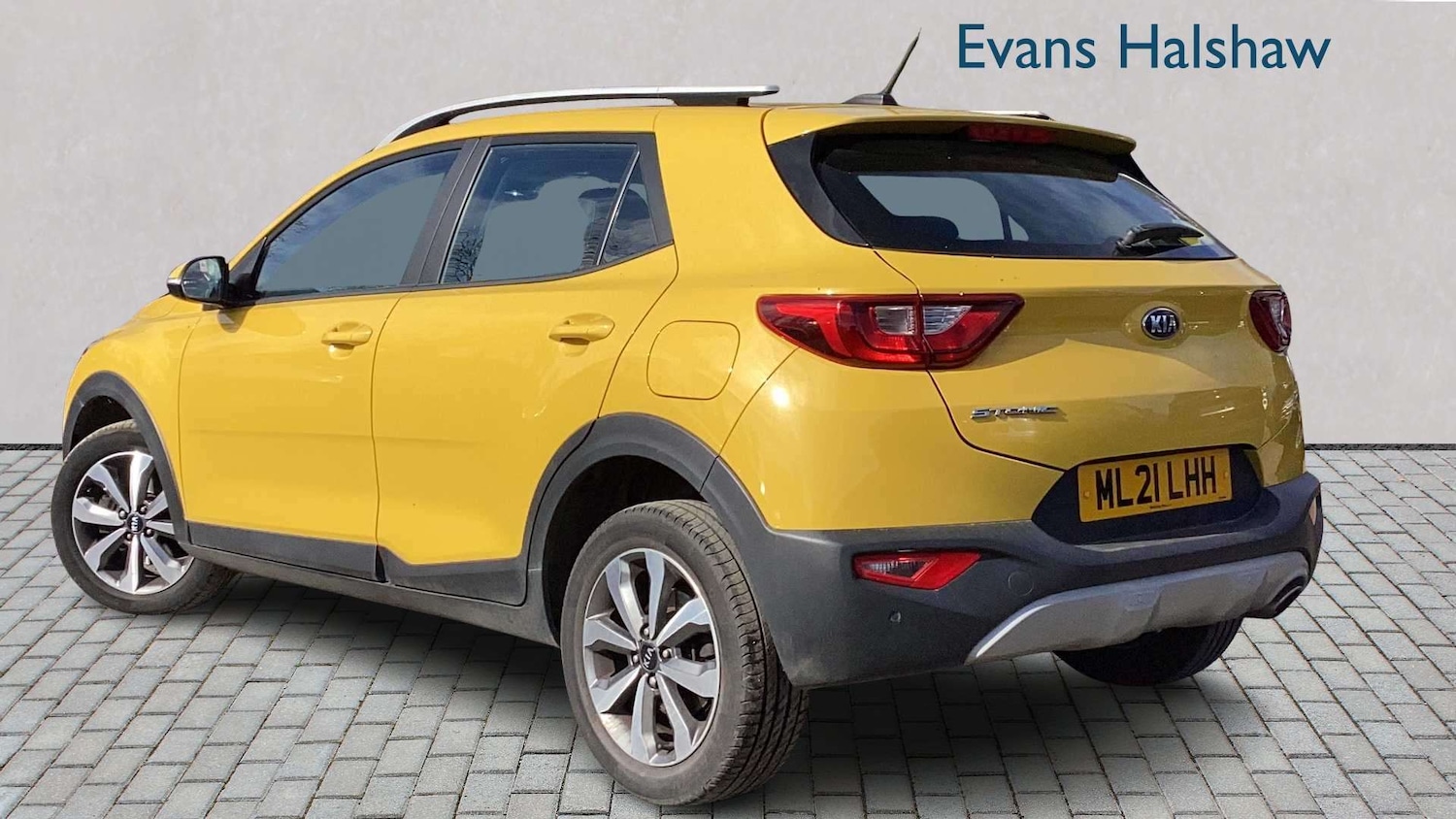 Used Kia Stonic 2021 for sale - 77928543: Photo 2