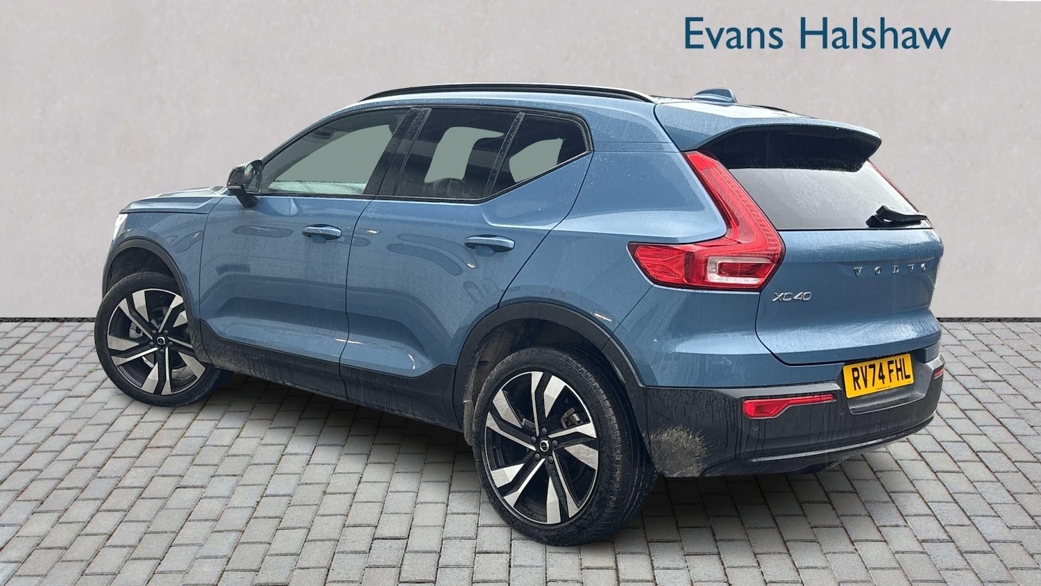 Used Volvo XC40 2025 for sale - 76827570: Photo 2