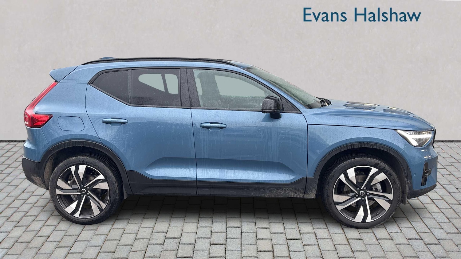 Used Volvo XC40 2025 for sale - 76827570: Photo 3