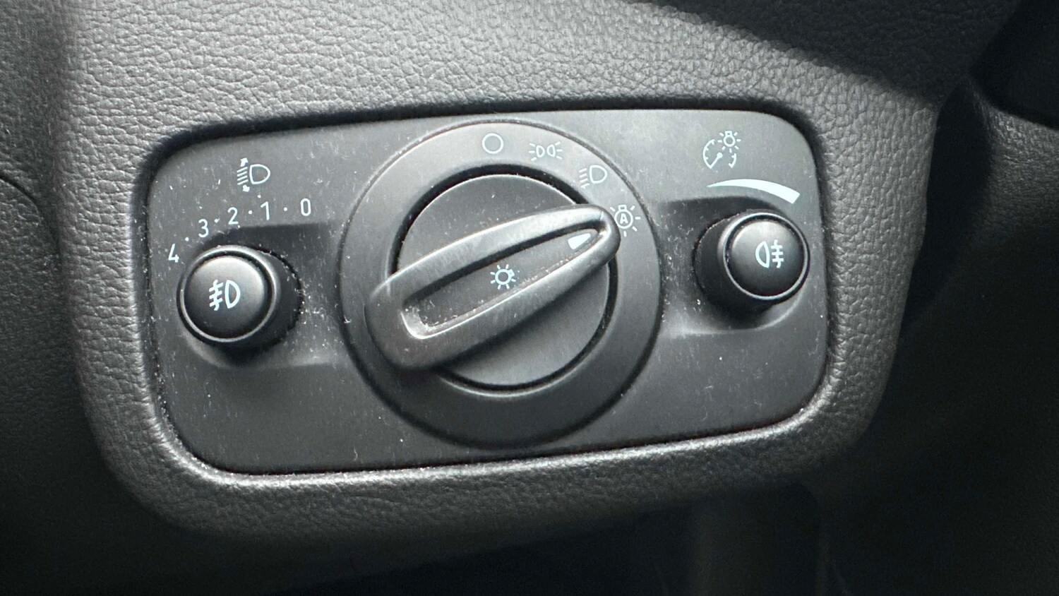 Used Ford Kuga 2015 for sale - 77635063: Photo 16