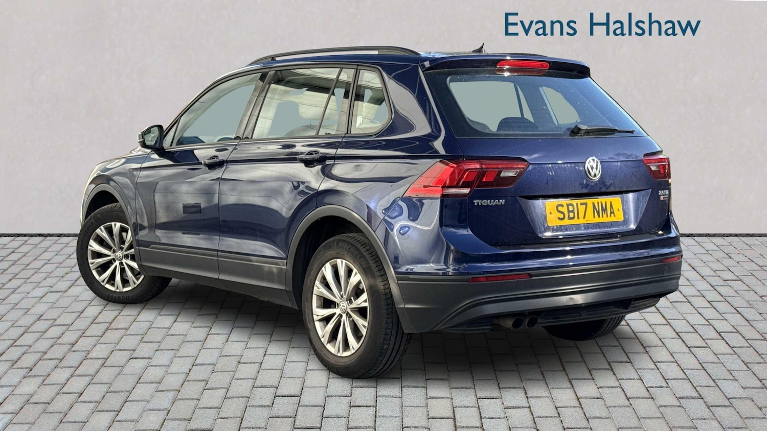 Used Volkswagen Tiguan 2017 for sale - 76390580: Photo 2