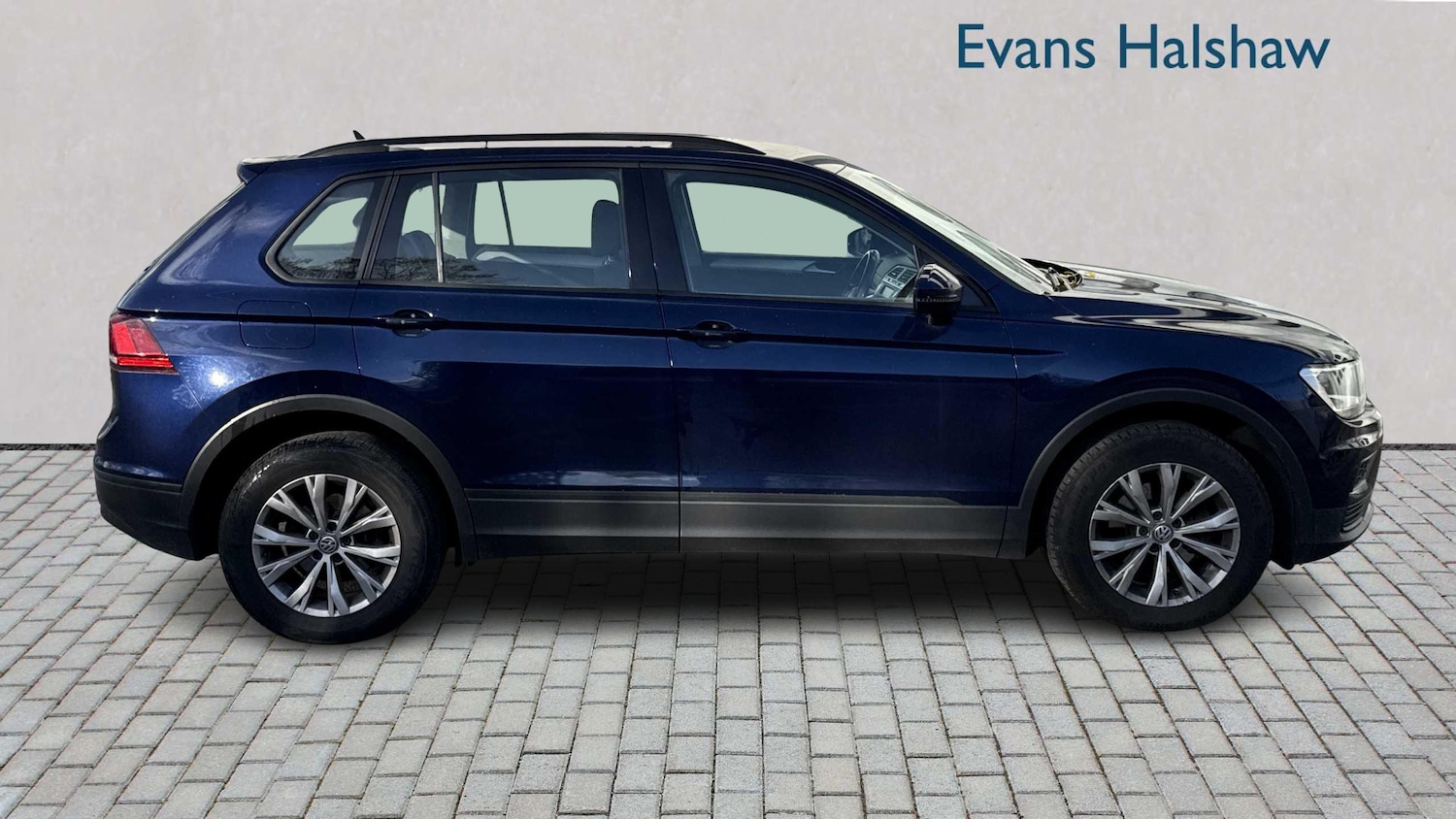 Used Volkswagen Tiguan 2017 for sale - 76390580: Photo 3