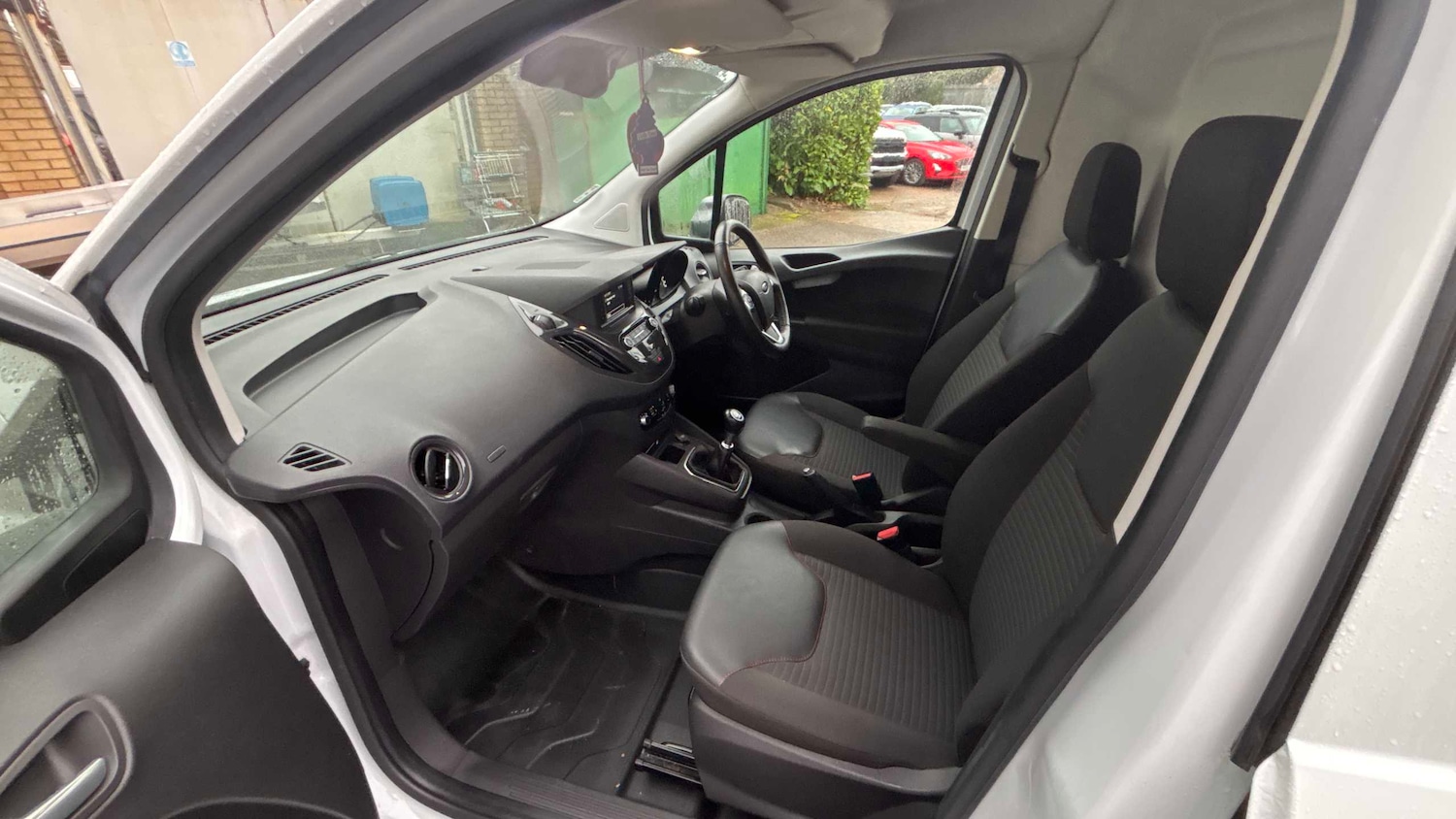 Used Ford Transit Courier 2019 for sale - 77000171: Photo 10