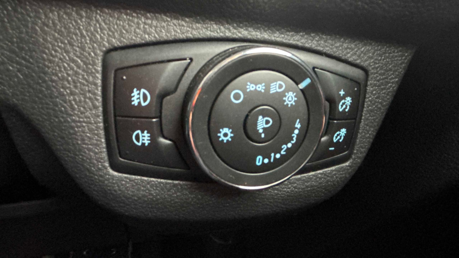 Used Ford Transit Courier 2019 for sale - 77000171: Photo 17