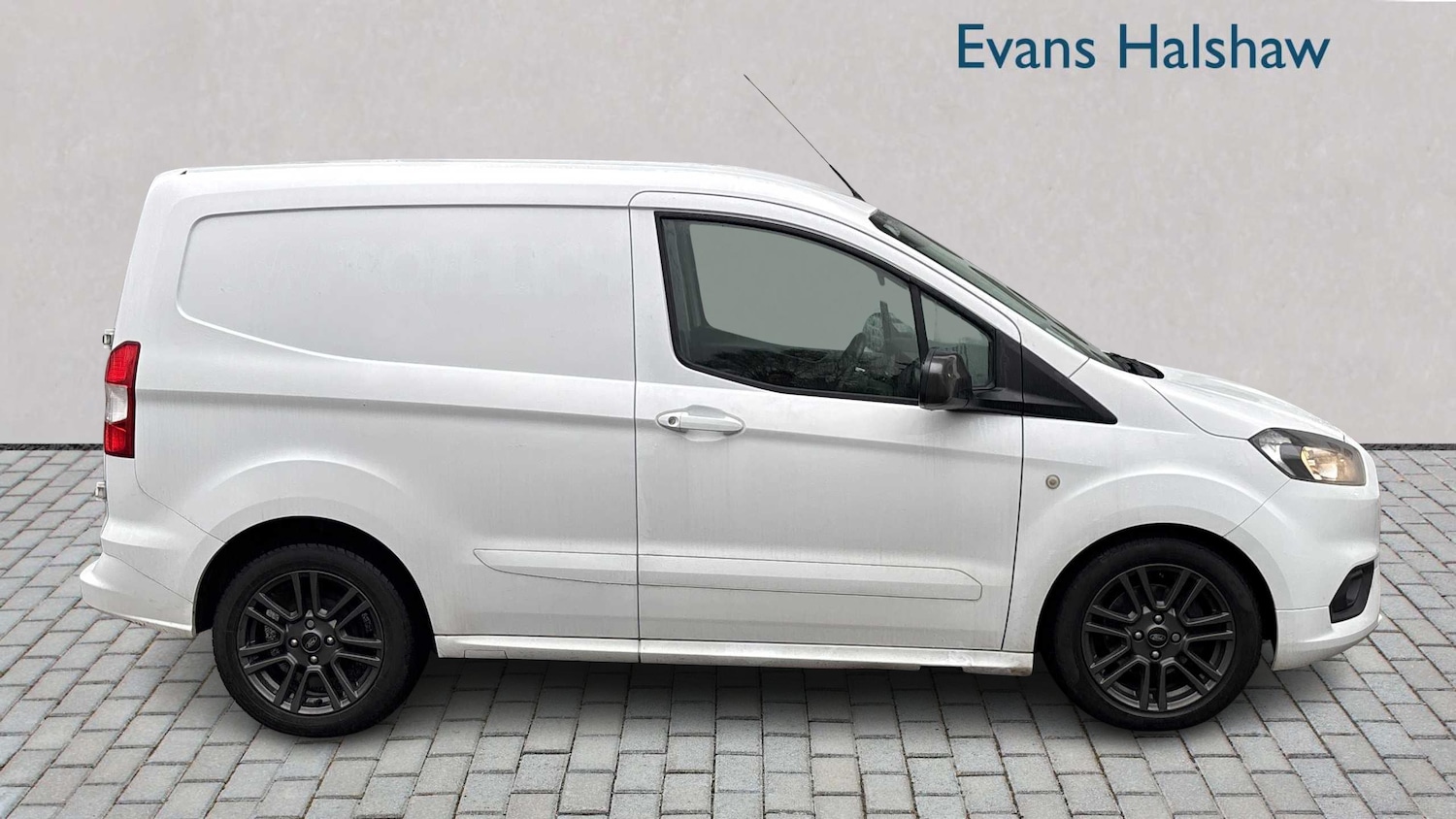 Used Ford Transit Courier 2019 for sale - 77000171: Photo 3