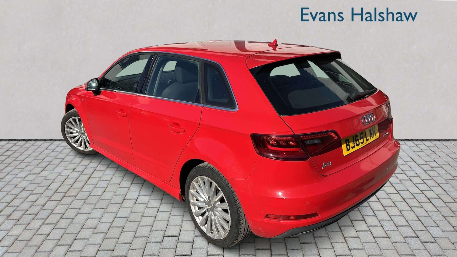 Used Audi A3 2015 for sale - 77942948: Photo 2