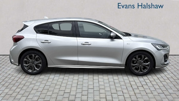 Used Ford Focus 2023 for sale - 76316160: Photo 3