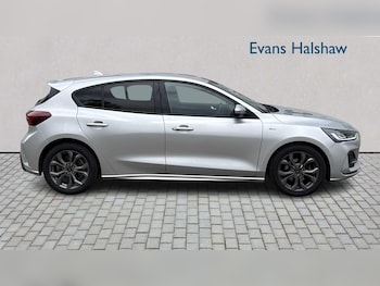 Used Ford Focus 2023 for sale - 76316160: Photo 3