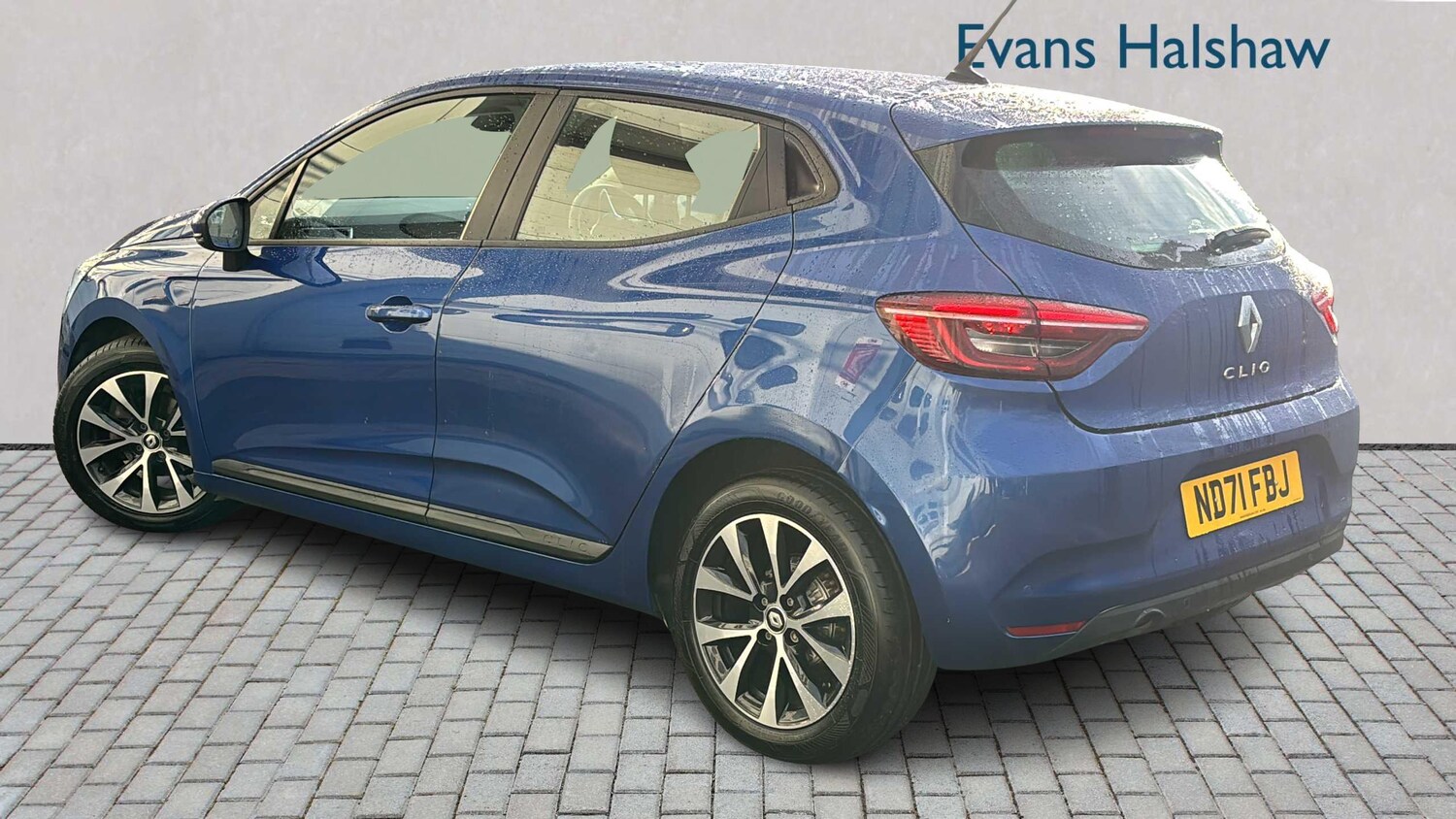 Used Renault Clio 2021 for sale - 77842379: Photo 2