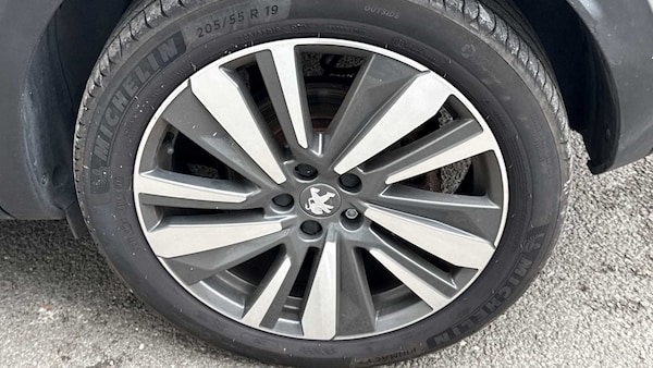 Used Peugeot 3008 2020 for sale - 76310904: Photo 9