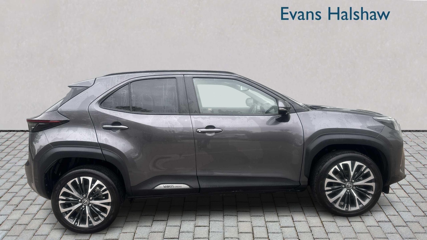 Used Toyota Yaris Cross 2023 for sale - 76249081: Photo 2