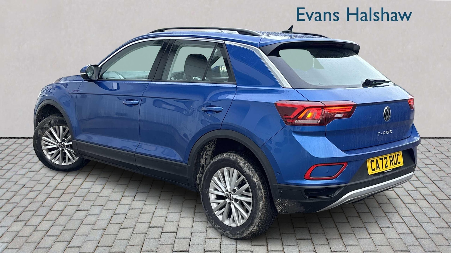 Used Volkswagen T-Roc 2022 for sale - 77000185: Photo 2