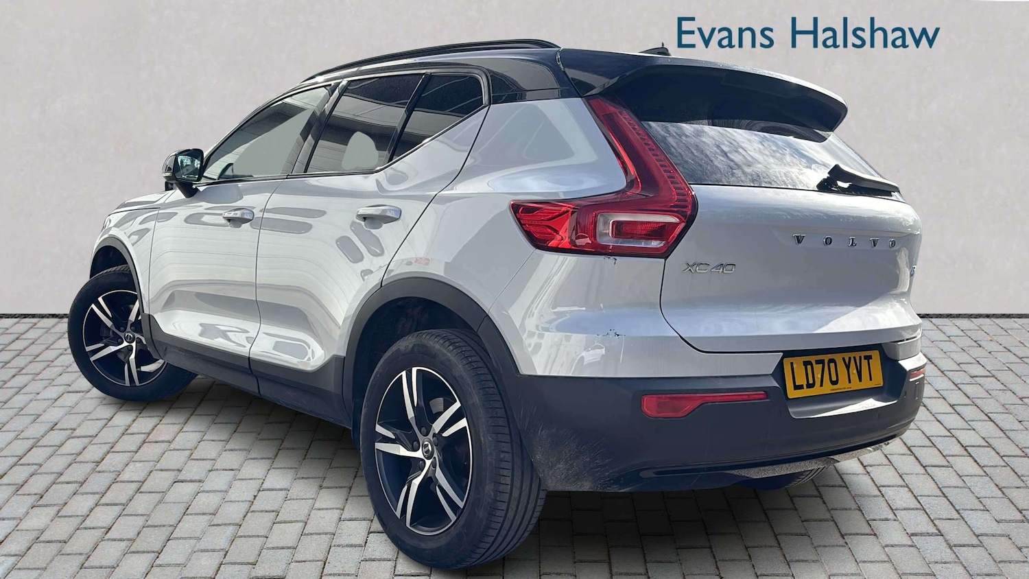 Used Volvo XC40 2020 for sale - 77928656: Photo 2