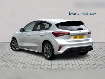 Used Ford Focus 2023 for sale - 76316124: Photo 2