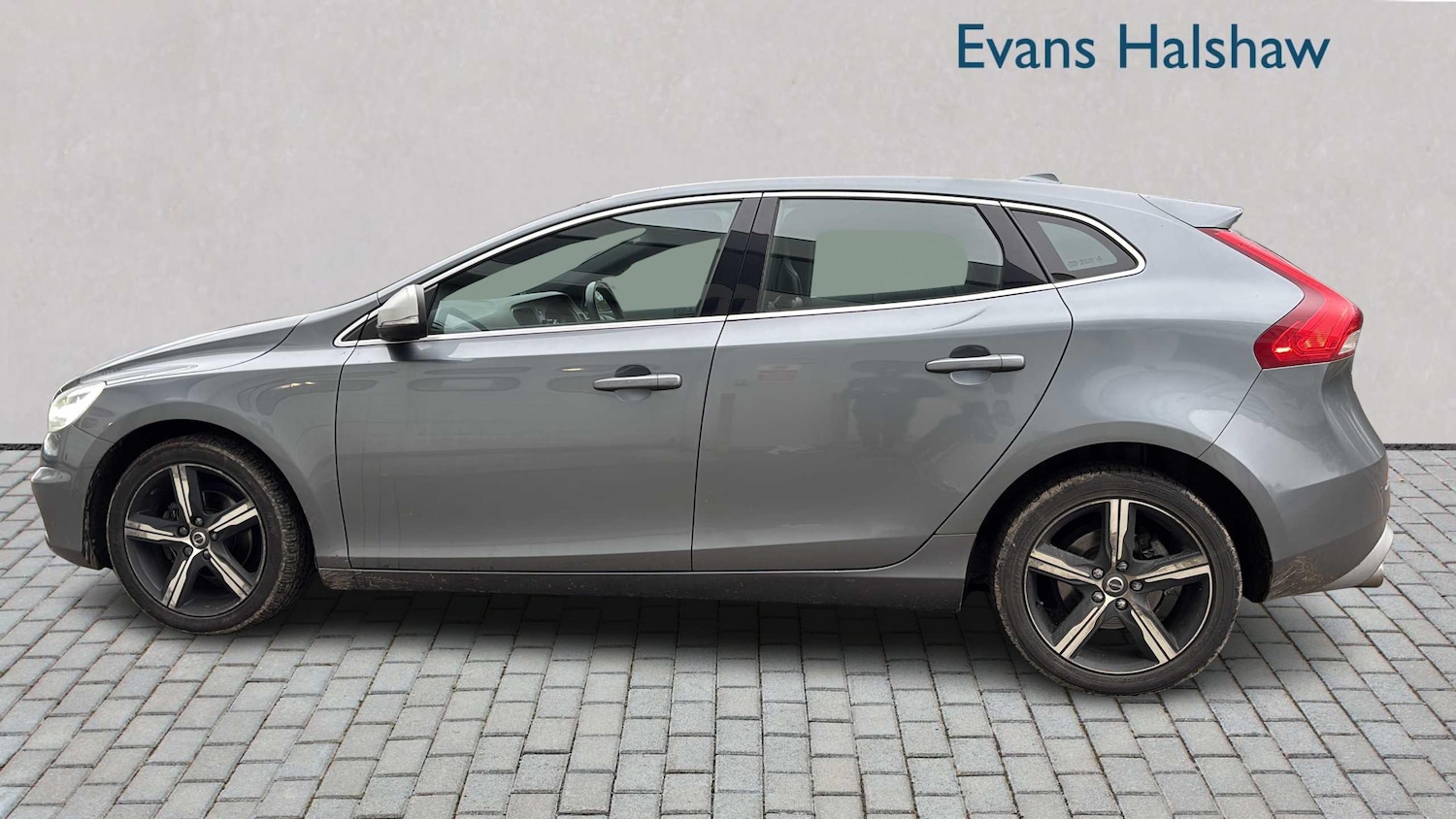 Used Volvo V40 2017 for sale - 77429048: Photo 3