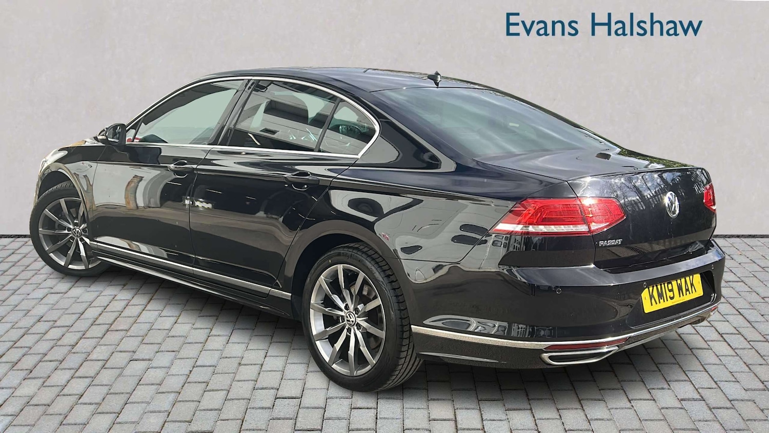 Used Volkswagen Passat 2019 for sale - 77972906: Photo 2