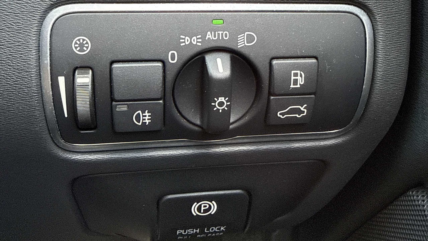 Used Volvo XC70 2014 for sale - 76125863: Photo 21