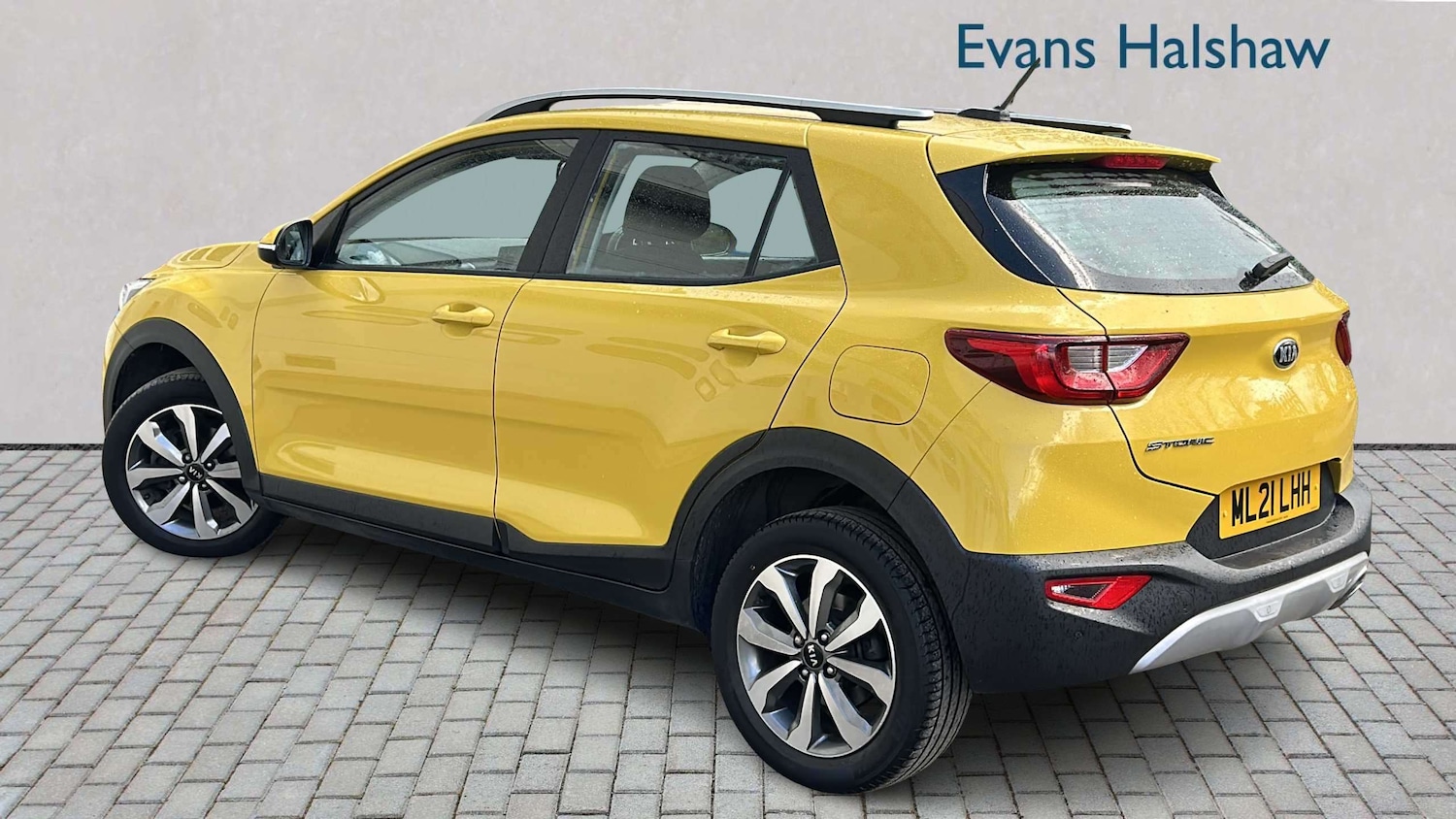 Used Kia Stonic 2021 for sale - 78010273: Photo 2