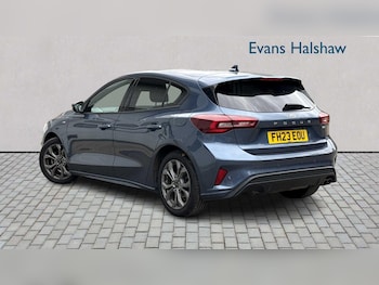 Used Ford Focus 2023 for sale - 76316159: Photo 2