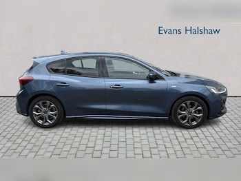 Used Ford Focus 2023 for sale - 76316159: Photo 3