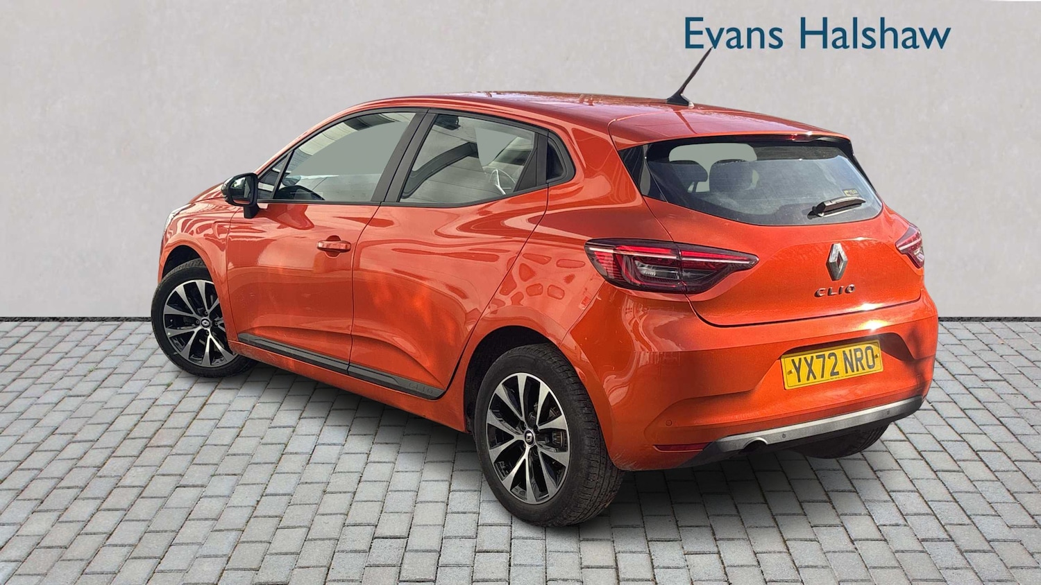 Used Renault Clio 2022 for sale - 76587730: Photo 2