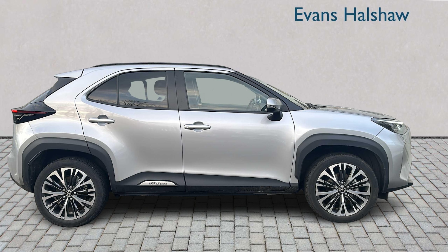 Used Toyota Yaris Cross 2024 for sale - 77239865: Photo 2