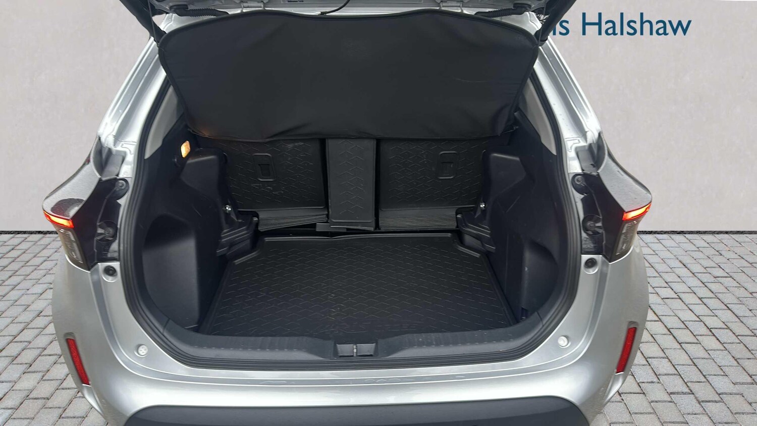 Used Toyota Yaris Cross 2024 for sale - 77239865: Photo 7