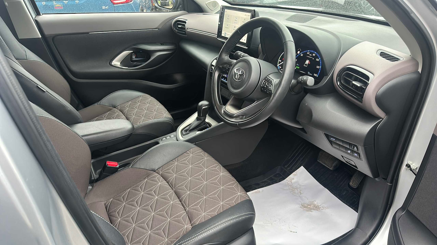 Used Toyota Yaris Cross 2024 for sale - 77239865: Photo 8