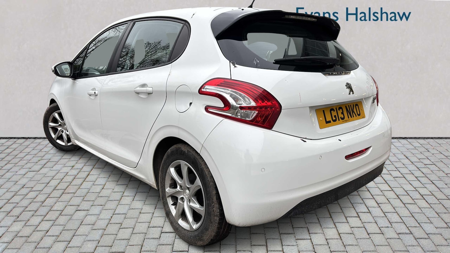 Used Peugeot 208 2013 for sale - 77429149: Photo 2