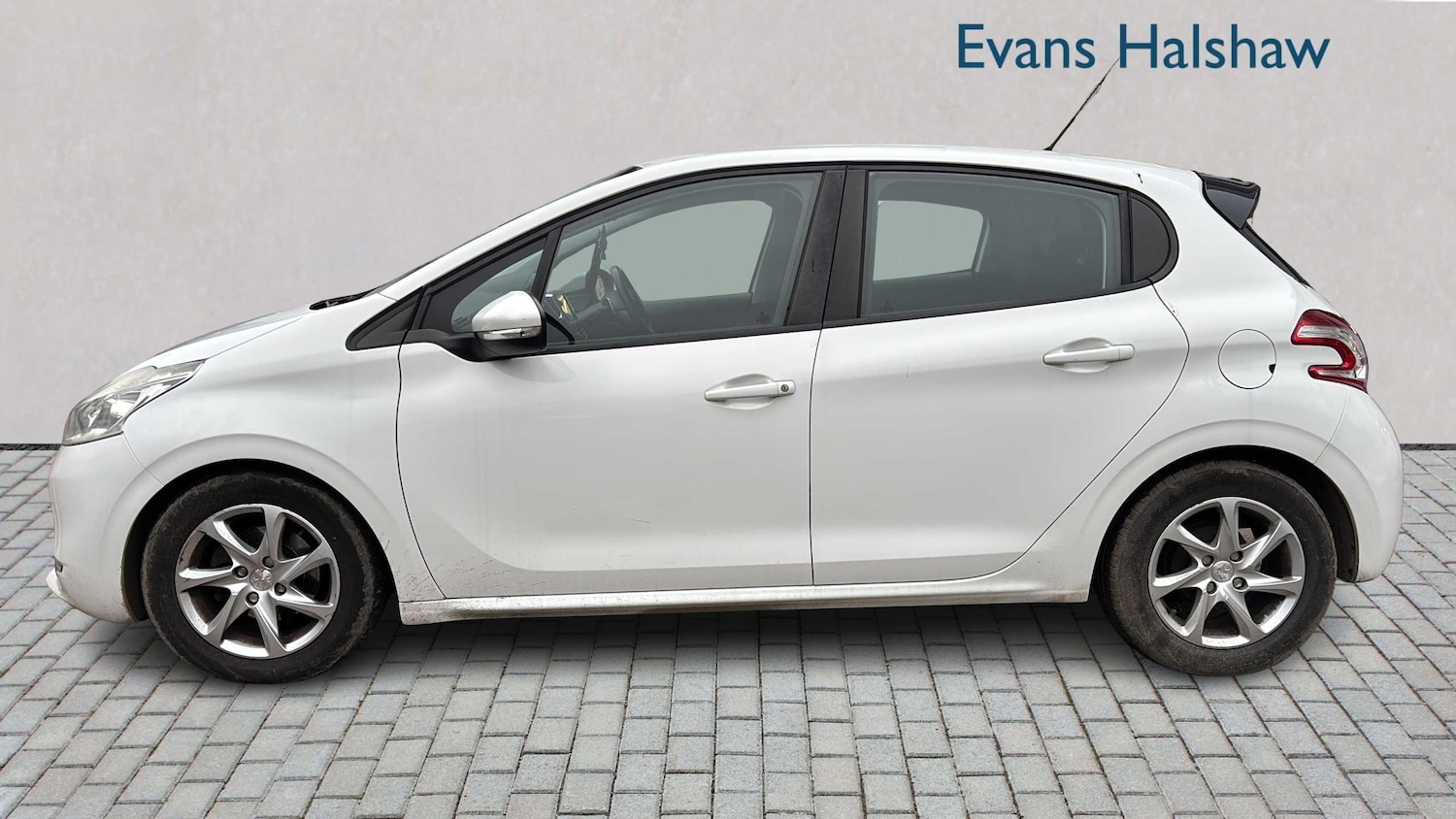 Used Peugeot 208 2013 for sale - 77429149: Photo 3