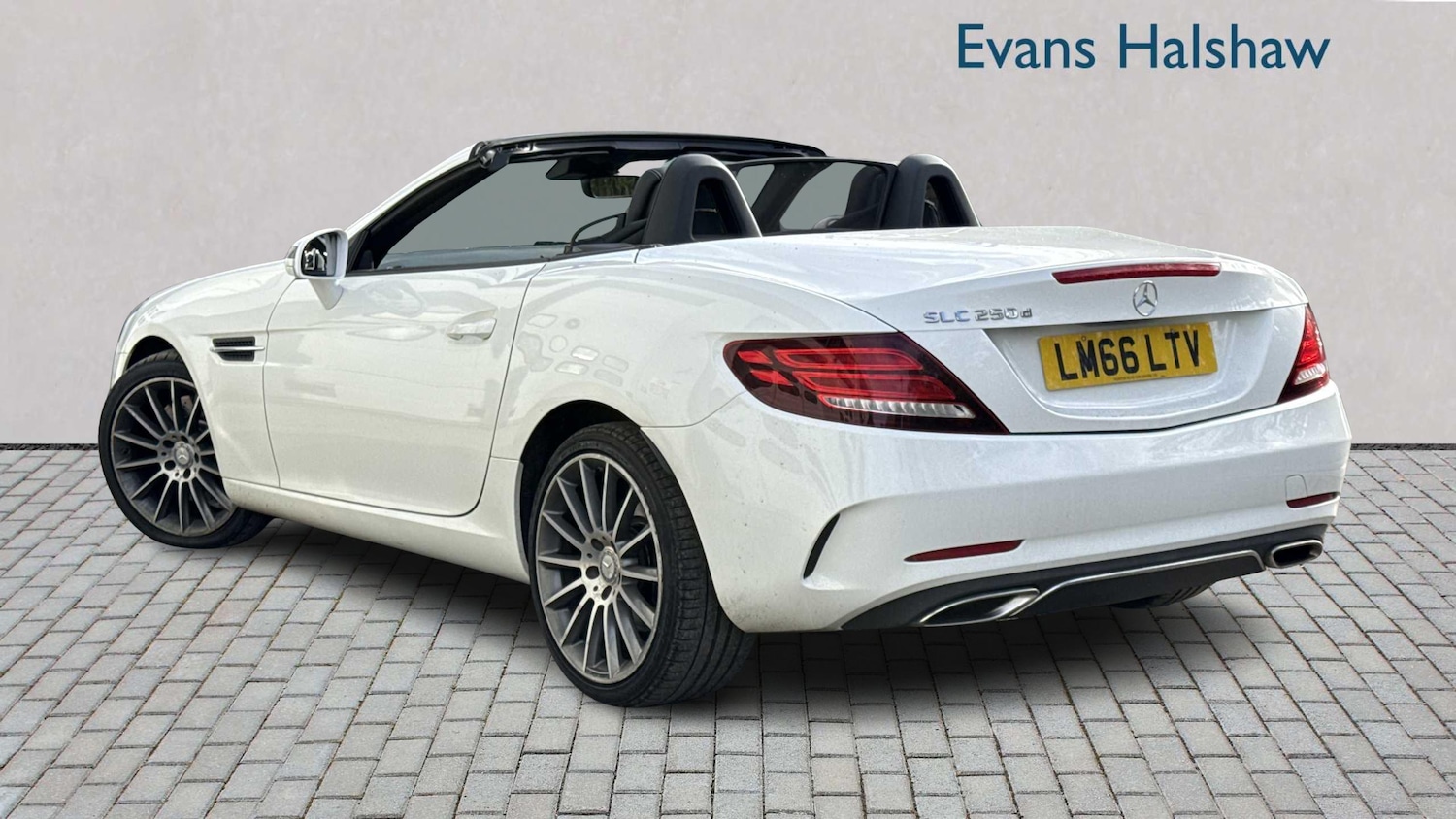 Used Mercedes-Benz SLC 2016 for sale - 76401367: Photo 2