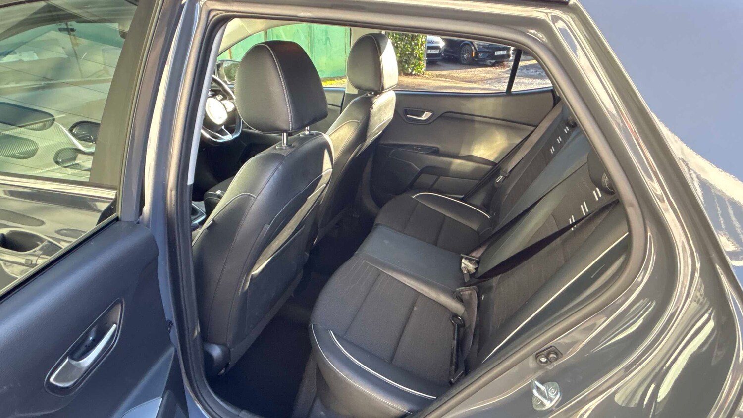 Used Kia Stonic 2023 for sale - 76648889: Photo 10