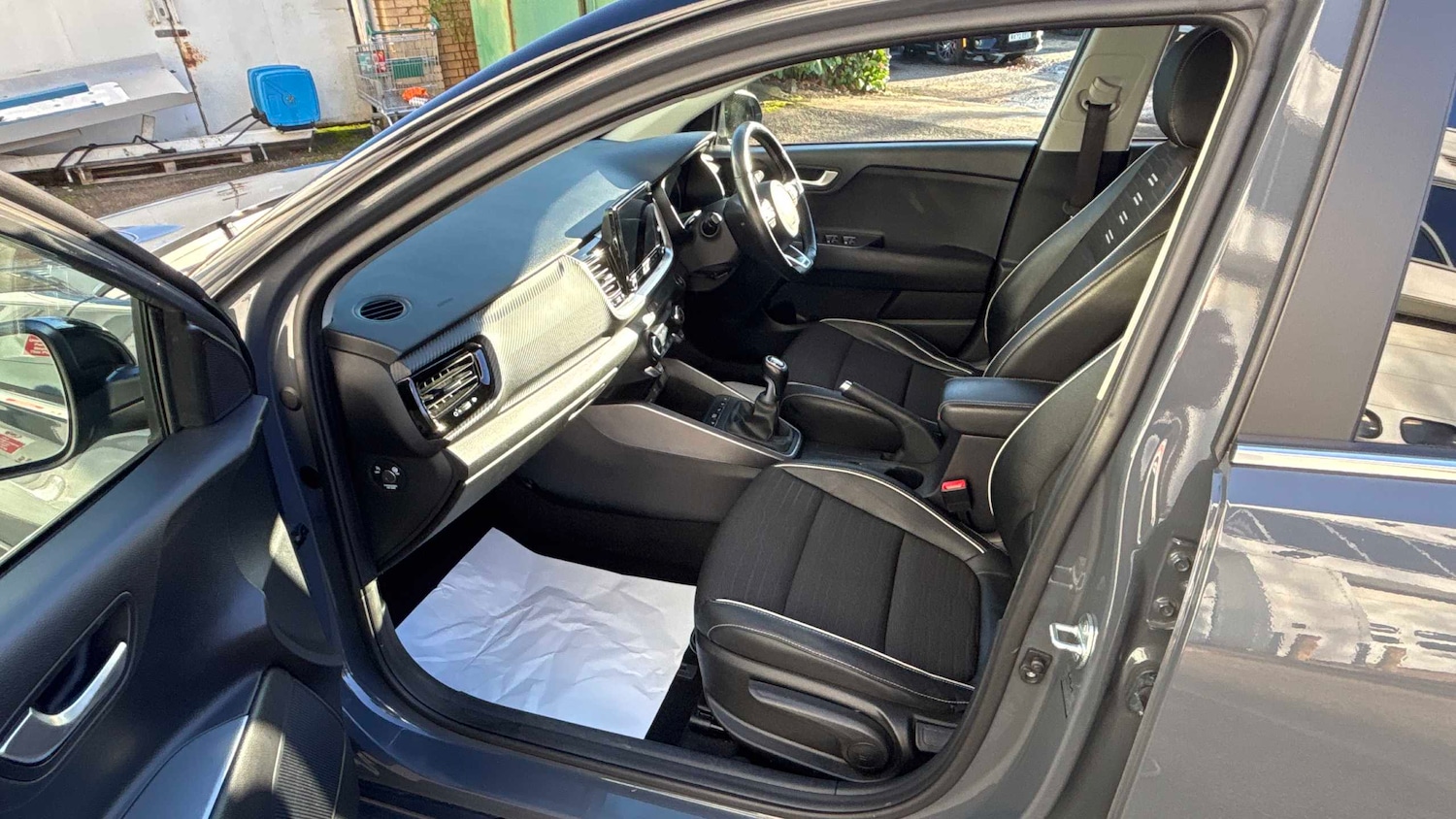 Used Kia Stonic 2023 for sale - 76648889: Photo 12