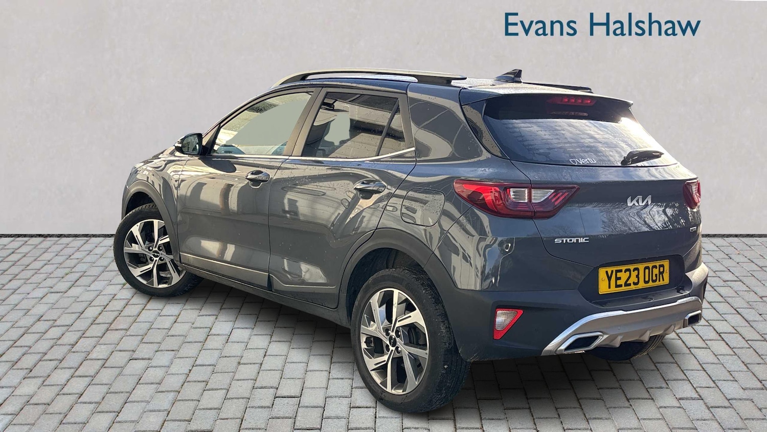 Used Kia Stonic 2023 for sale - 76648889: Photo 2