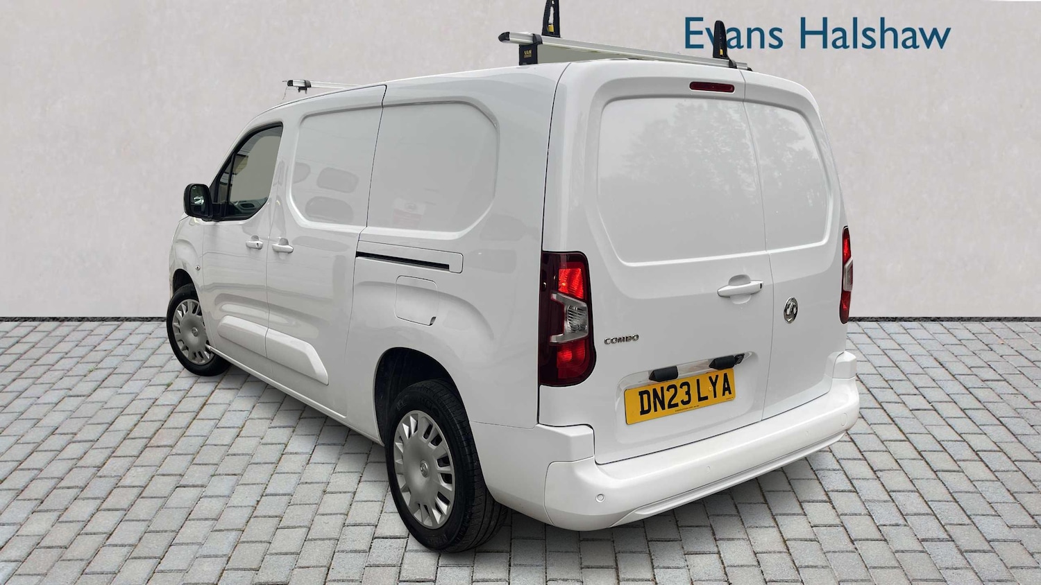 Used Vauxhall Combo 2023 for sale - 76218473: Photo 2