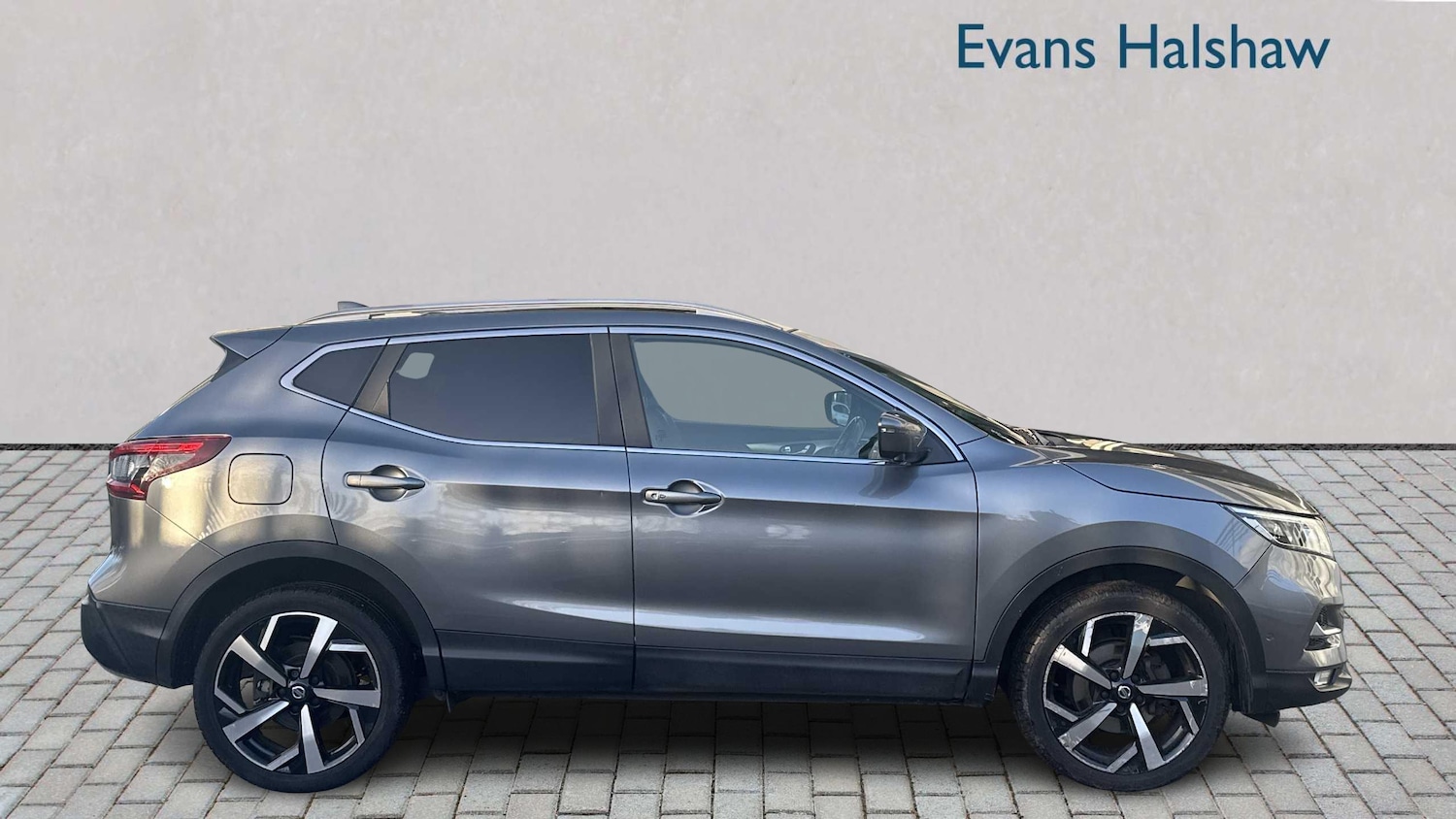 Used Nissan Qashqai 2017 for sale - 76902460: Photo 2