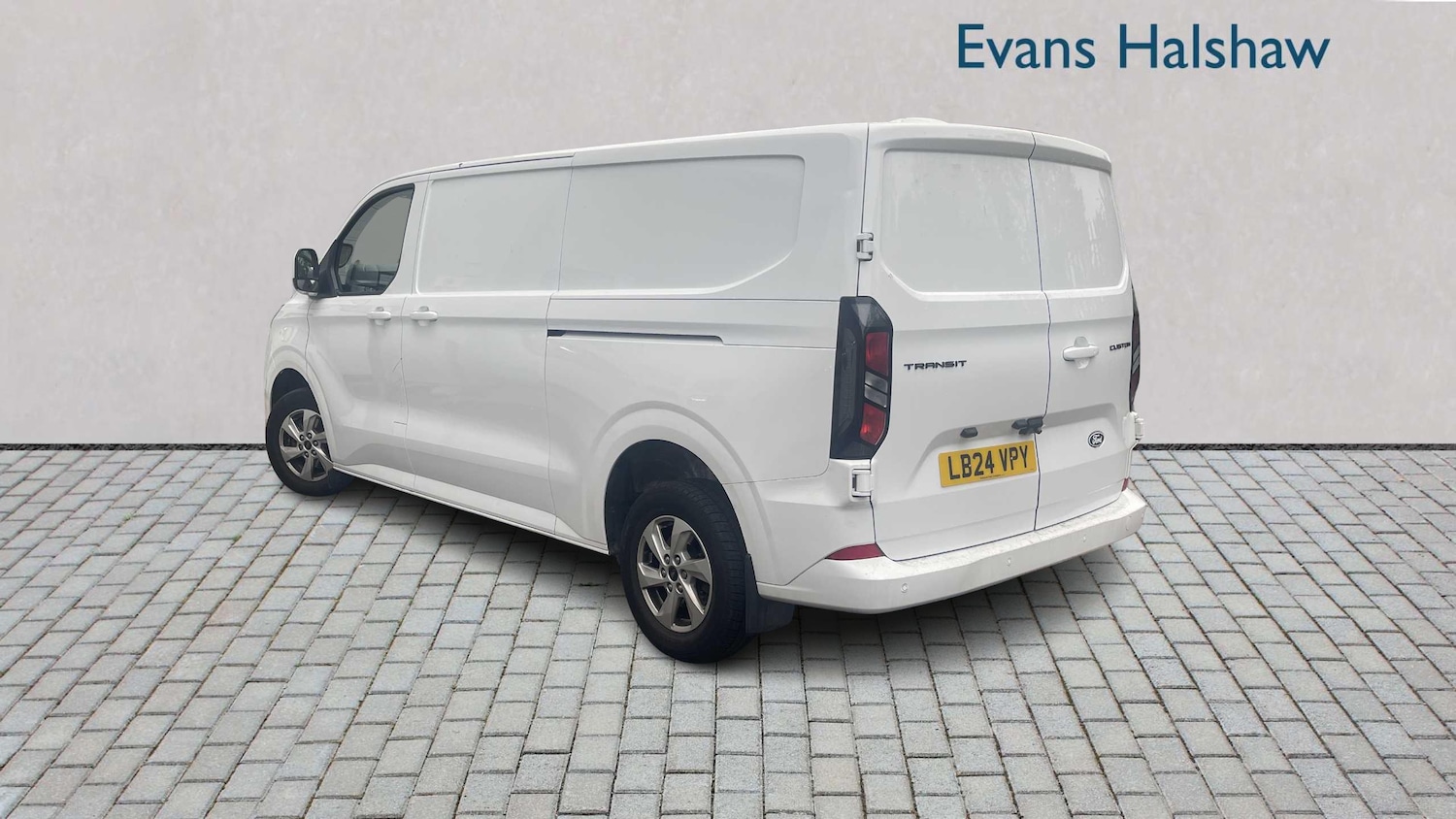 Used Ford Transit Custom 2024 for sale - 76487984: Photo 2