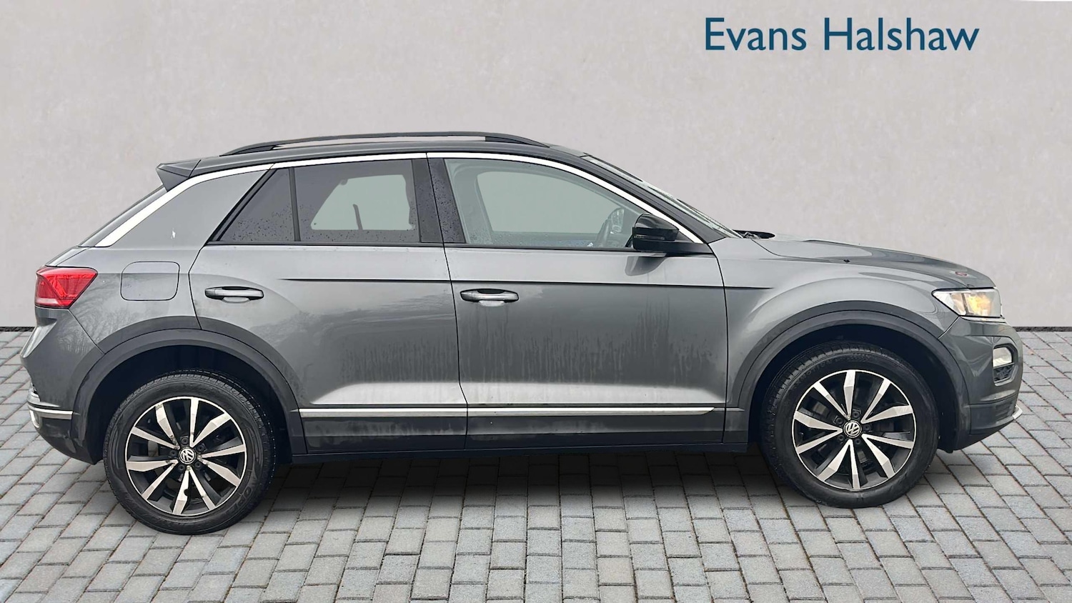 Used Volkswagen T-Roc 2018 for sale - 77244992: Photo 2