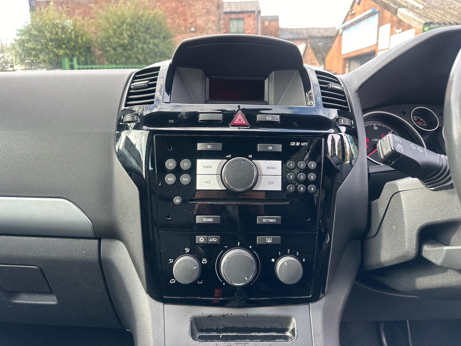 Used Vauxhall Zafira 2012 for sale - 76270300: Photo 16