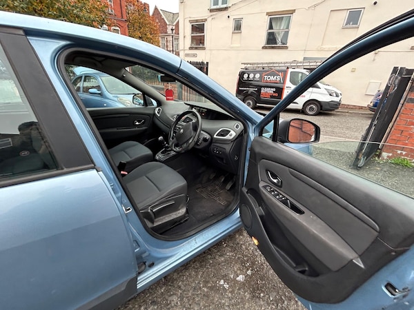 Used Renault Scenic 2010 for sale - 76259226: Photo 19