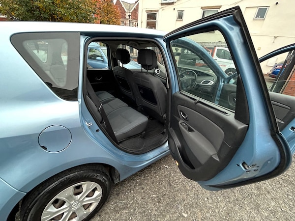 Used Renault Scenic 2010 for sale - 76259226: Photo 28