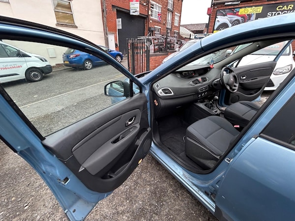 Used Renault Scenic 2010 for sale - 76259226: Photo 37
