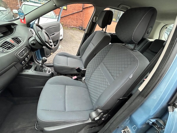 Used Renault Scenic 2010 for sale - 76259226: Photo 39
