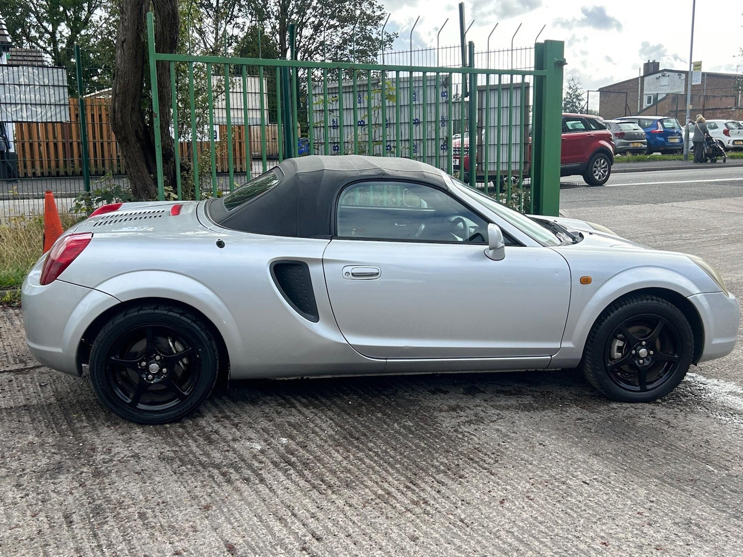 Used Toyota MR2 2002 for sale - 76158982: Photo 9