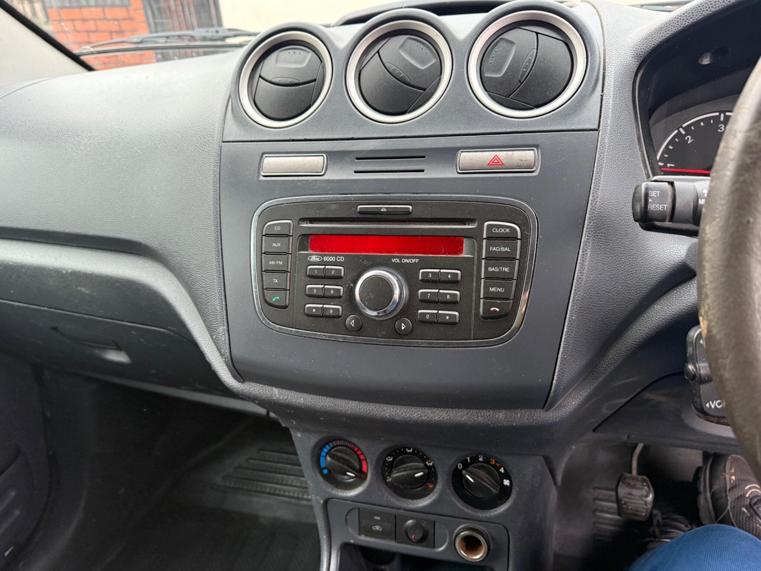 Used Ford Transit Connect 2011 for sale - 76952629: Photo 14