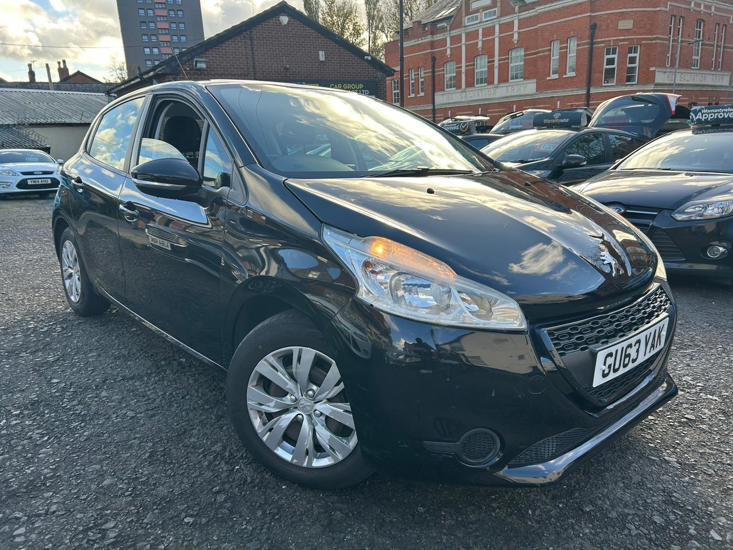 Used Peugeot 208 2013 for sale - 76336215: Photo 2