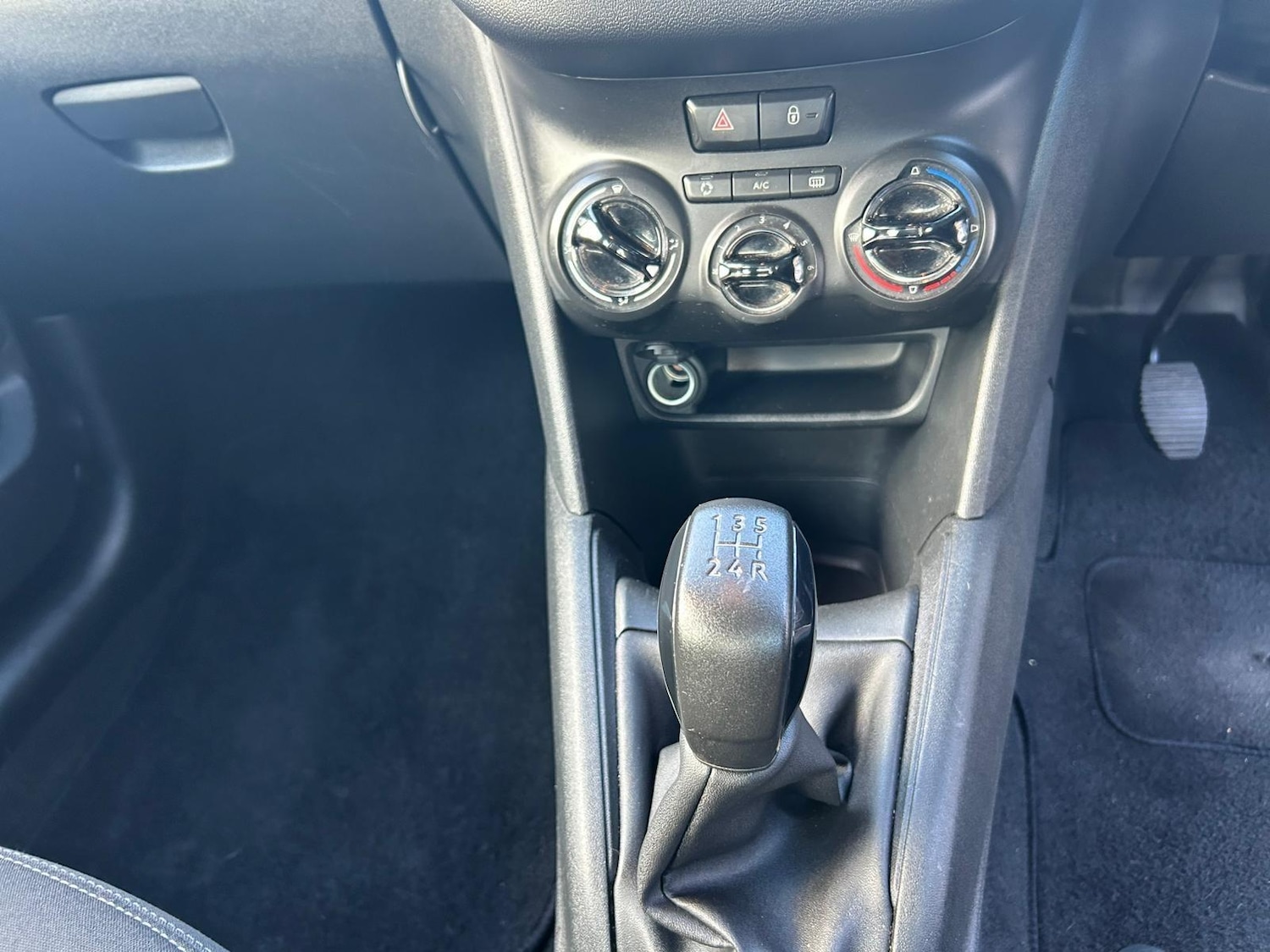 Used Peugeot 208 2013 for sale - 76336215: Photo 25